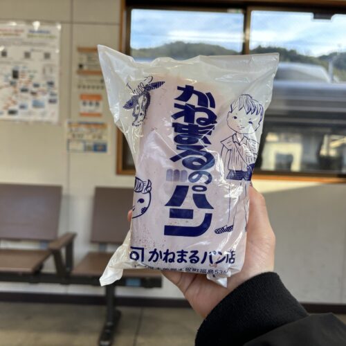 かねまるパン店の牛乳パン