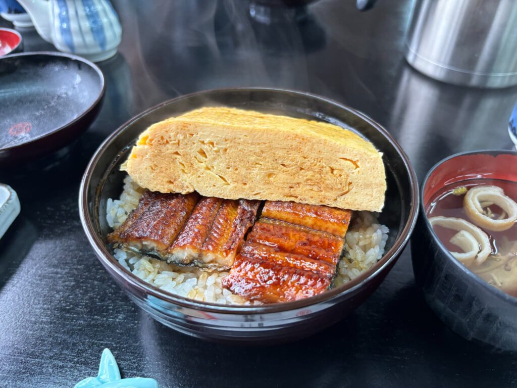 逢坂山かねよ本店の名物きんし丼