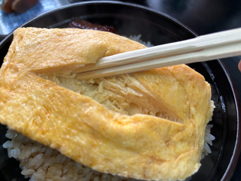 逢坂山かねよ本店の名物きんし丼のたまご