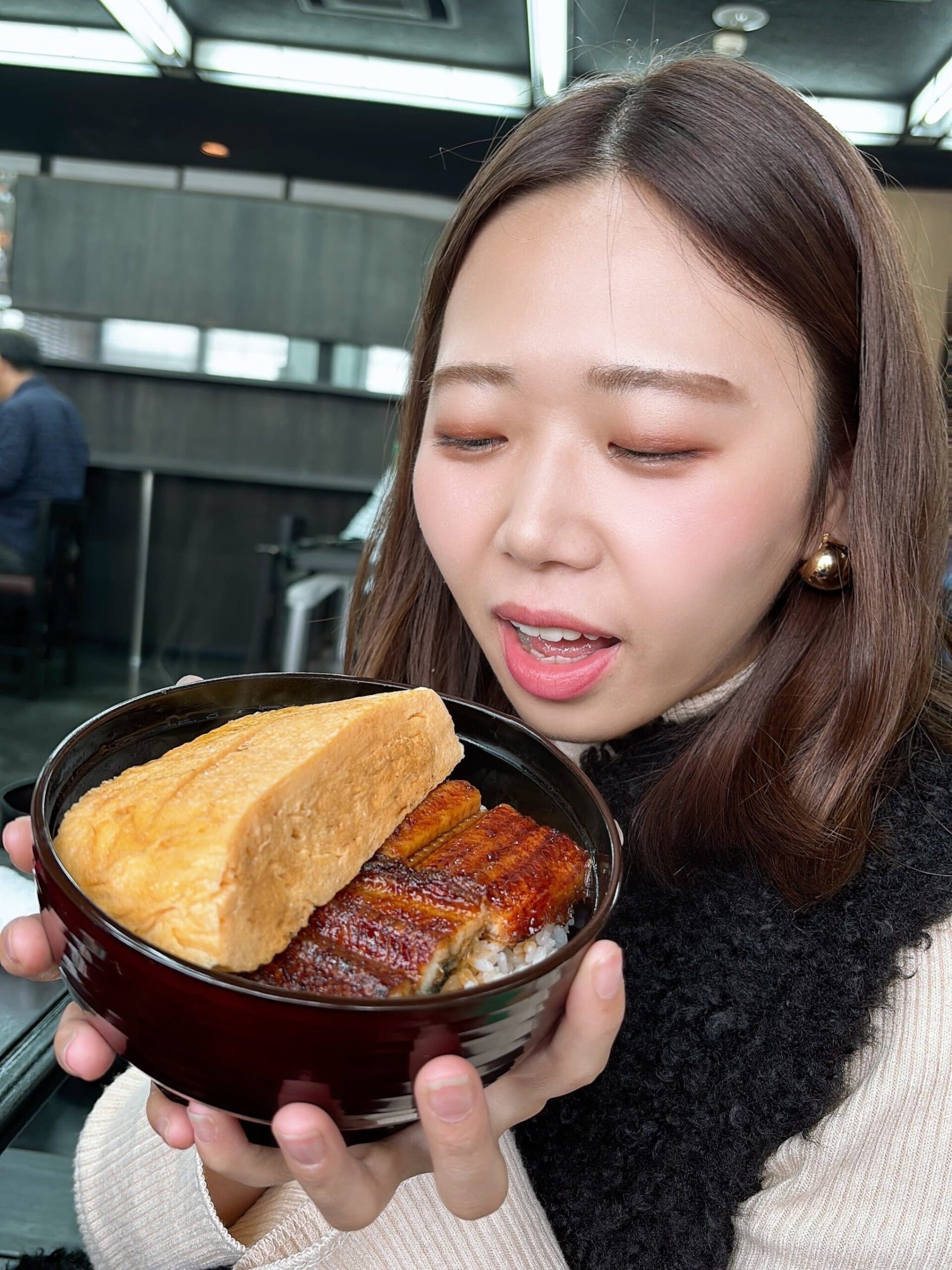 逢坂山かねよ本店の名物きんし丼を食べるますお