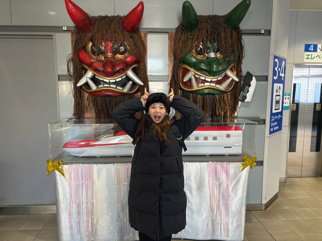 秋田駅のなまはげとますお