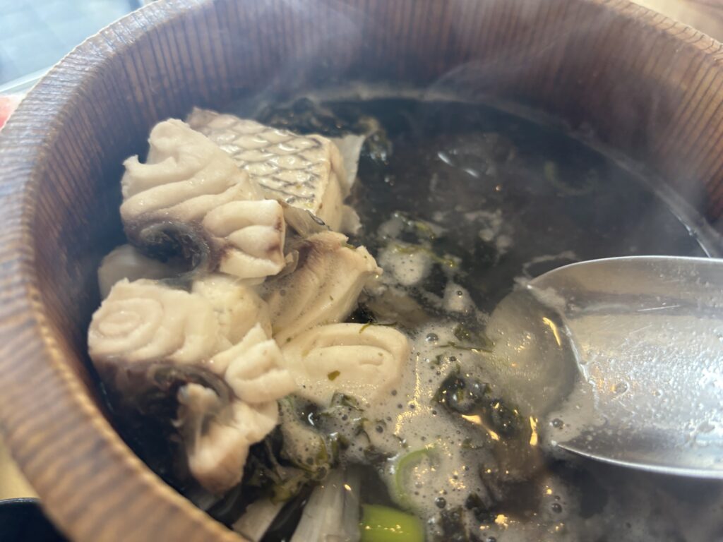 石焼料理に入っている天然真鯛