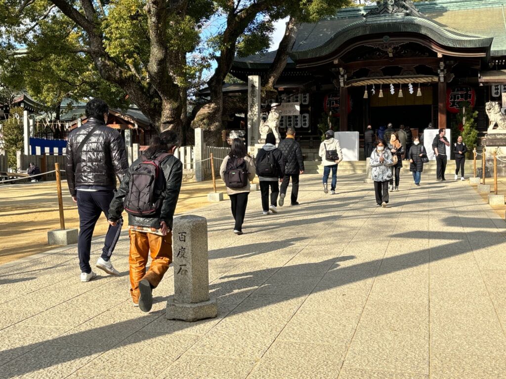 石切神社のお百度参りの様子