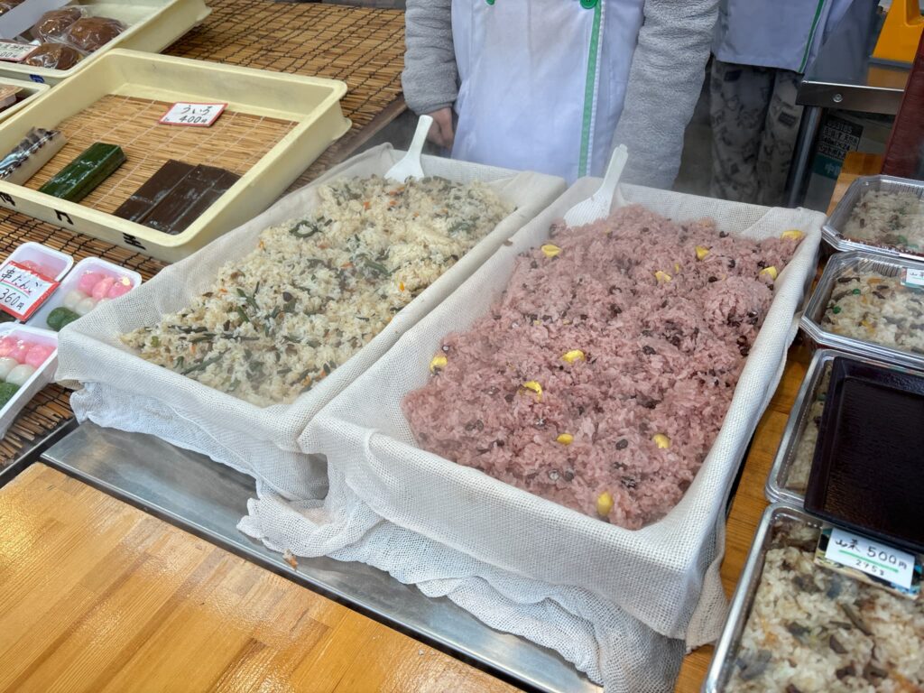 梅月堂の山菜おこわ