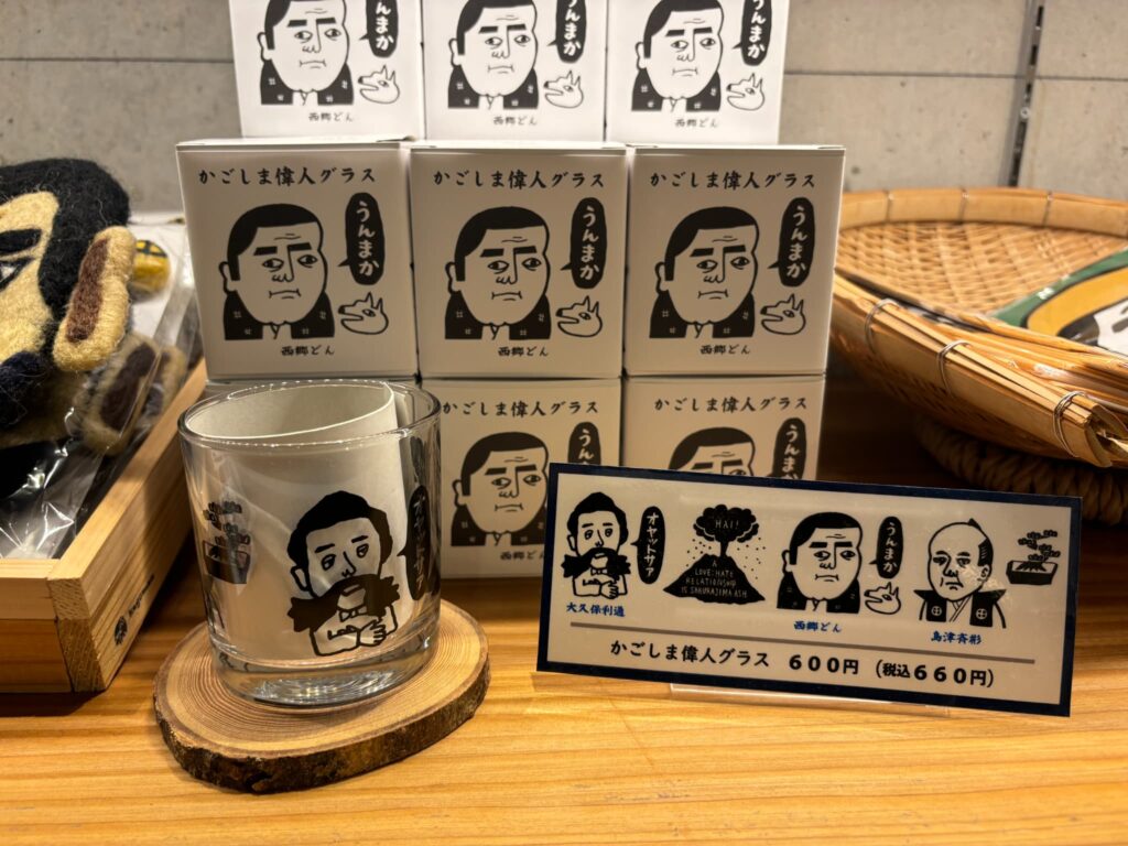 「西郷隆盛」をモチーフにしたキャラクターのグラス