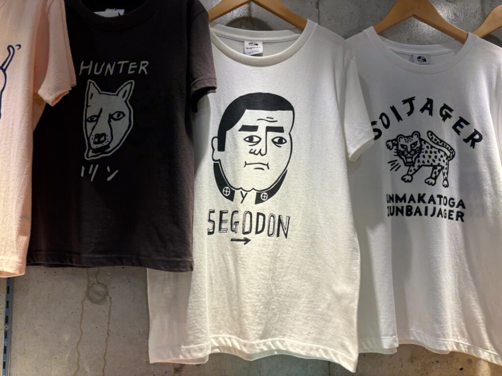 「西郷隆盛」をモチーフにしたキャラクターのTシャツ
