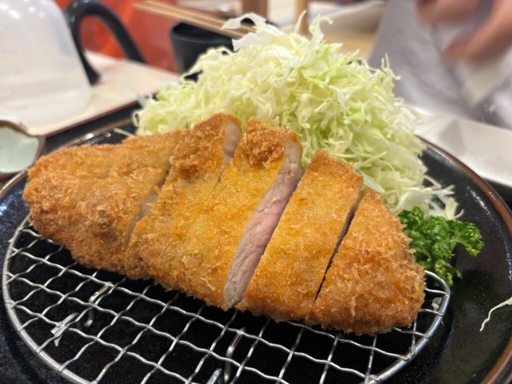 上黒豚ロースカツ定食 250g(2,700円)