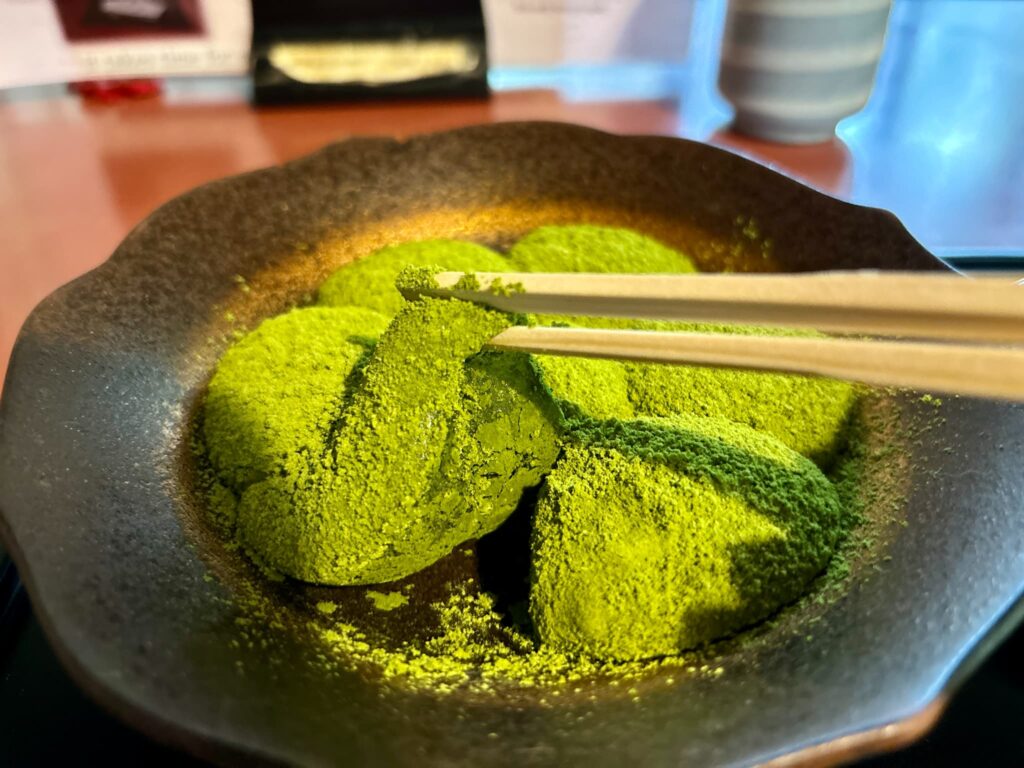 ぎをん小森の抹茶わらびもちの抹茶の粉