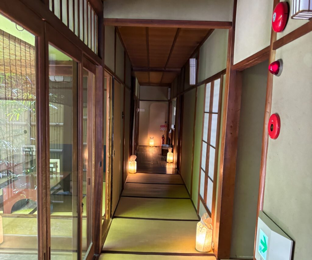 ぎをん小森の店内