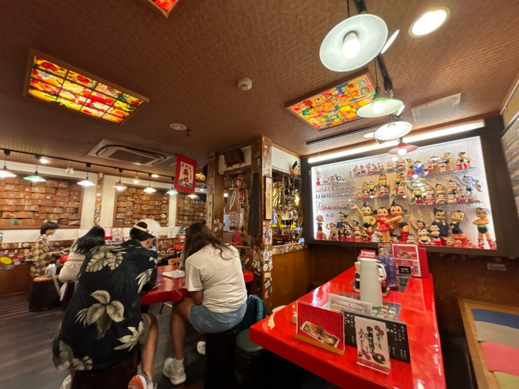 一銭洋食(いっせんようしょく)の店内の様子