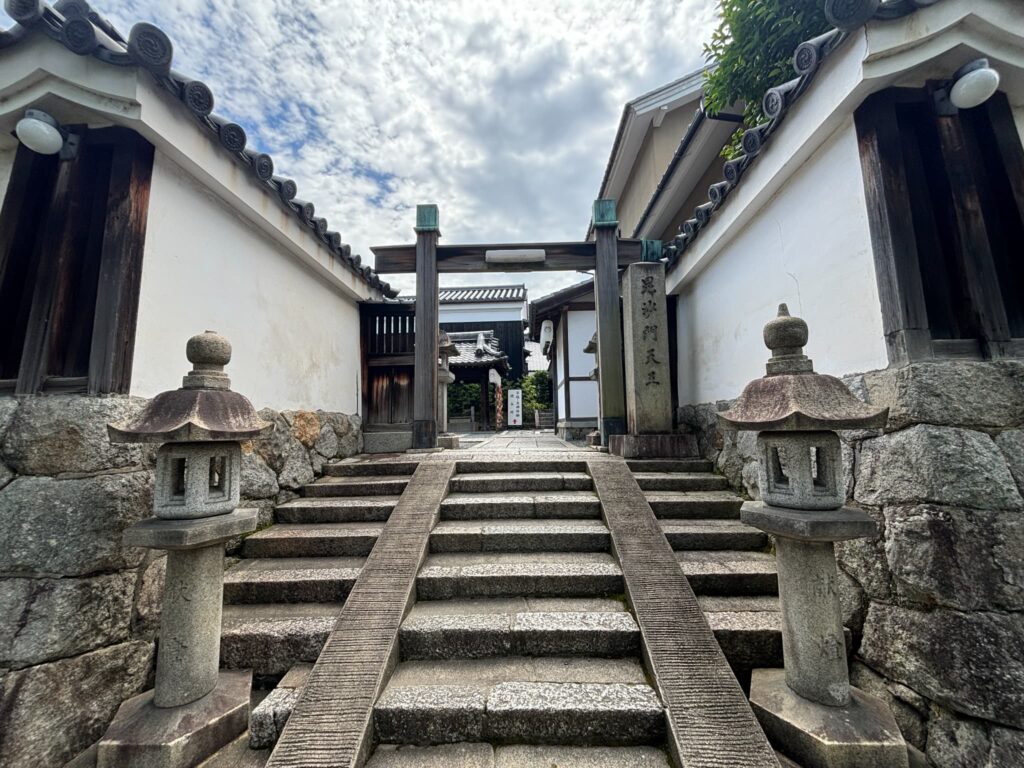 両足院の入り口