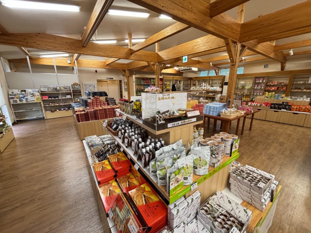 安曇野ワイナリーの店内の様子(特産品)