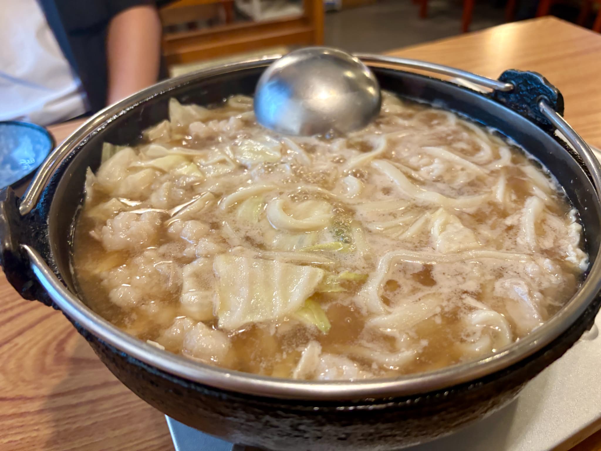 奈賀勢(ながせ)の人気メニューホルモン鍋「テッチャン」