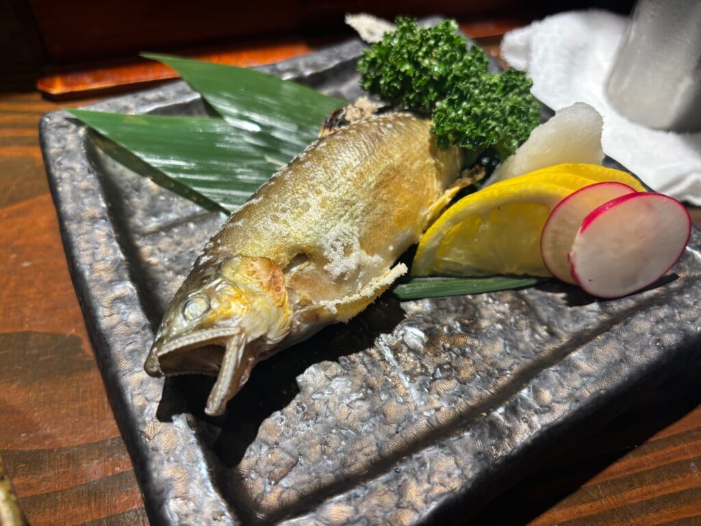 鮎の塩焼き(900円)