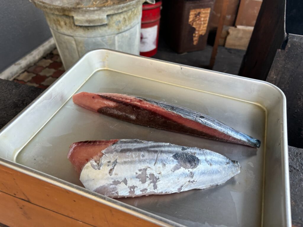 最初にスタッフの方が捌いてくれたカツオ。