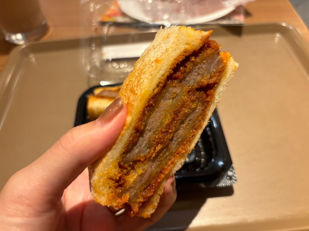 元祖ビーフカツサンドの断面